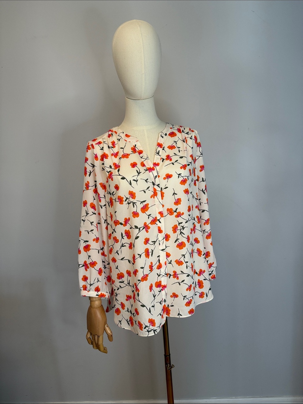 🌸 NYDJ Pintuck Blouse in Coral/Orange Poppy Floral 🌸
